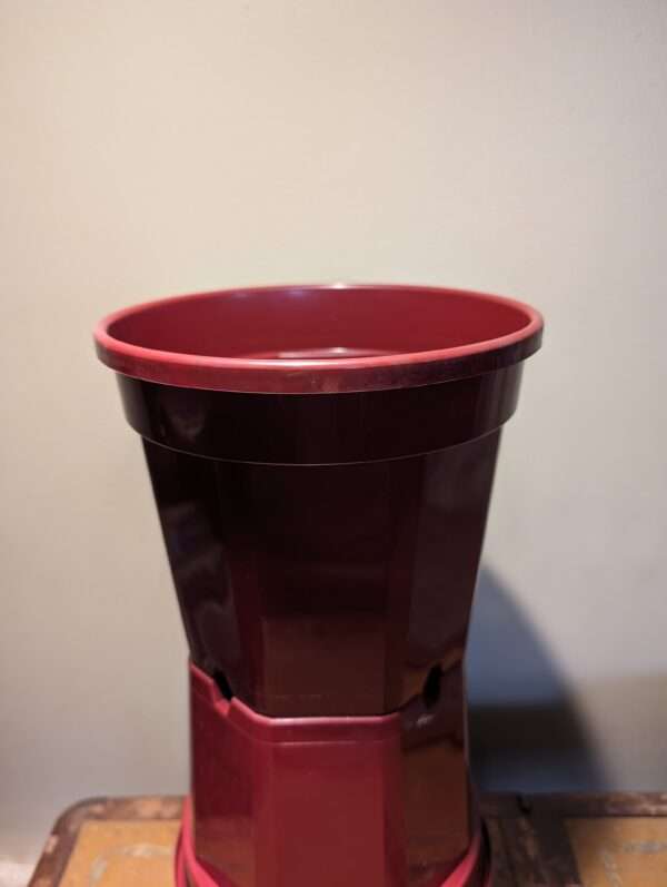 19cm burgundy plant pot